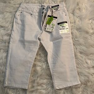High Waist Capri Jeans.